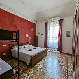 il-cortile-siciliano-apartments.sicilyhotelsitaly.net/